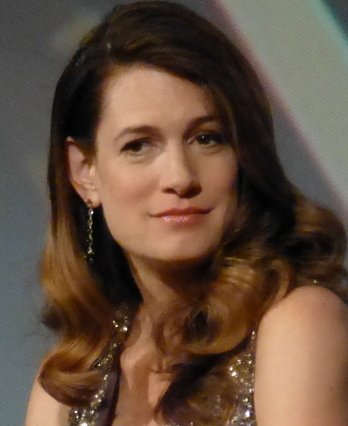 The Meaning Behind “We Weren’t Ourselves When We Fell in Love… We Were Poison” — Gillian Flynn on Toxic Love and Authenticity